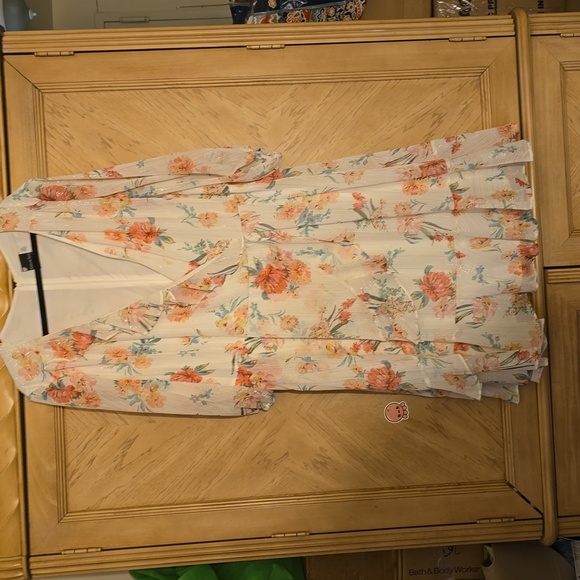 Maison Tara Flowy Metallic Lined Dress in 24W. Colors white/ pink/ green - Picture 2 of 10